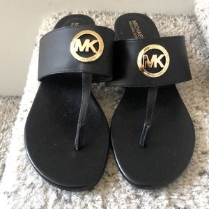 Michael Kors Black leather thong sandal size 7 1/2